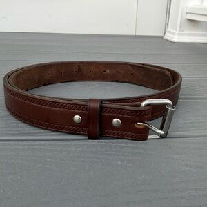 Amish Made in USA Leather Belt Silver Buckle Brown Length Approx 55”